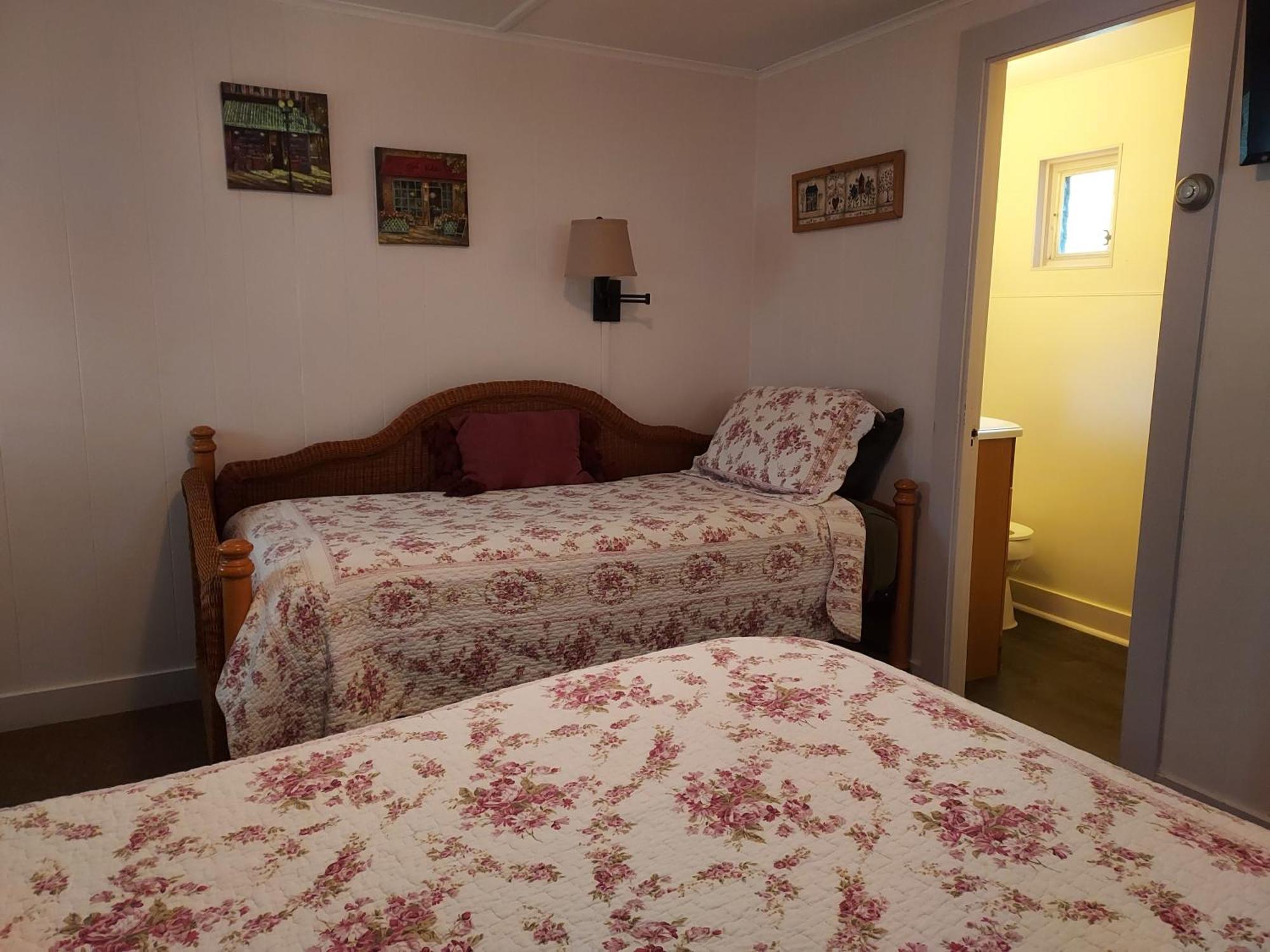 Serenity Motel Shaftsbury 外观 照片