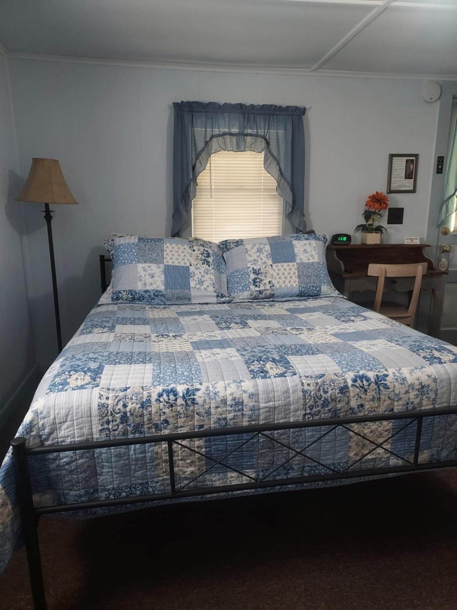 Serenity Motel Shaftsbury 外观 照片