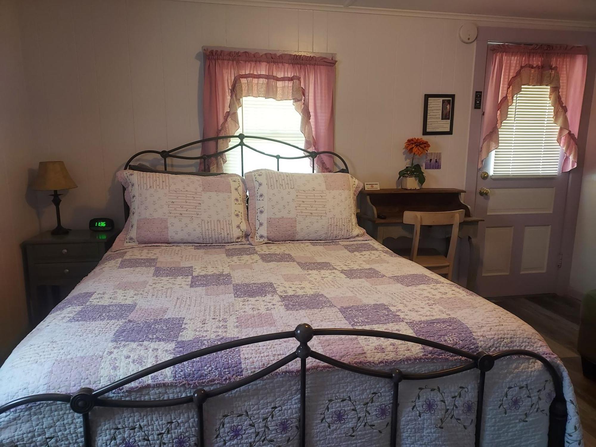 Serenity Motel Shaftsbury 外观 照片