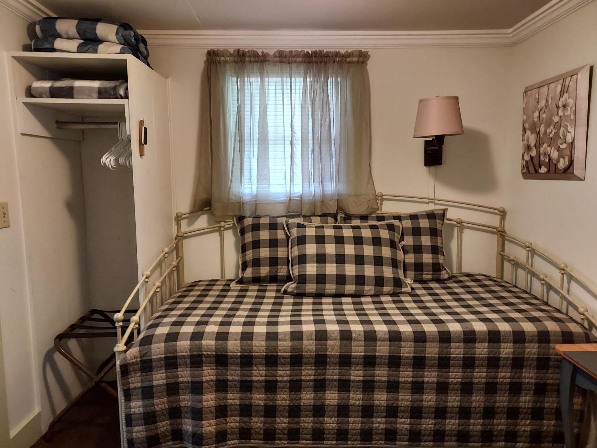 Serenity Motel Shaftsbury 外观 照片